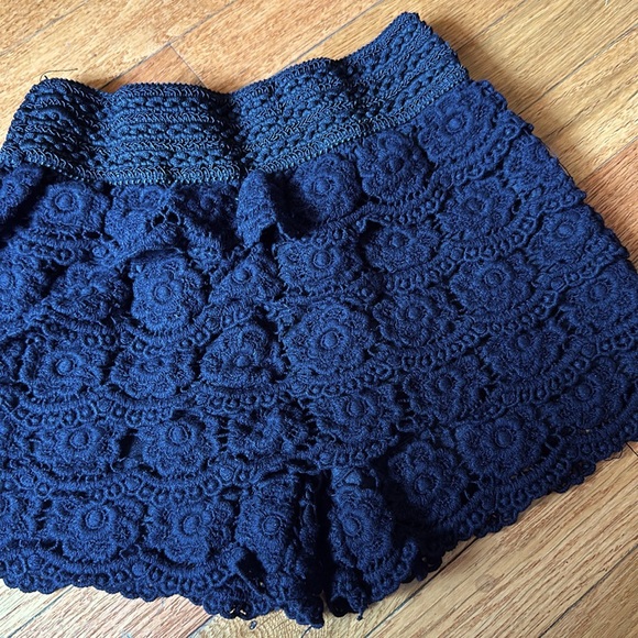 Bloomer ruffle shorts - Picture 2 of 3